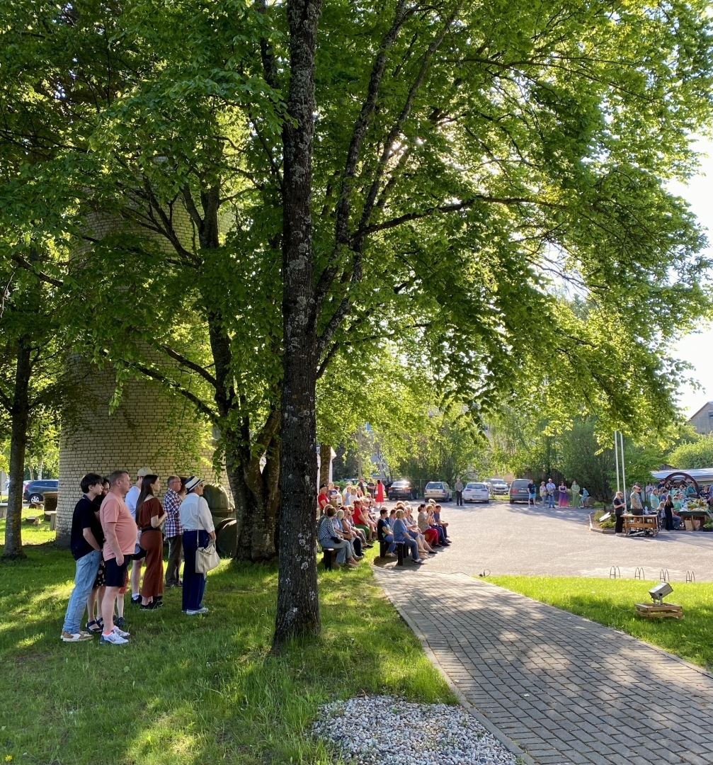 Skatītāji kuplā skaitā aktīvi vēro aktivitātes muzeja pasākumā